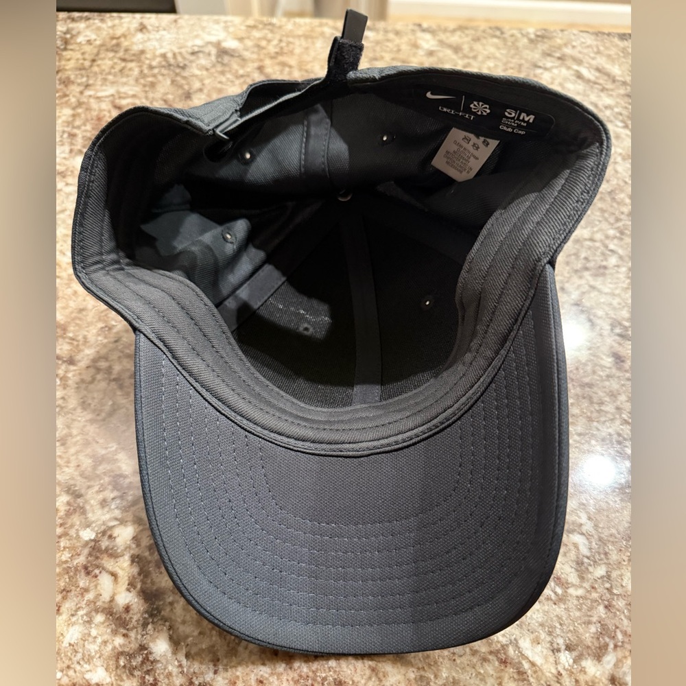 Nike Dri-FIT Club Cap in Grey - Picture 5 of 7